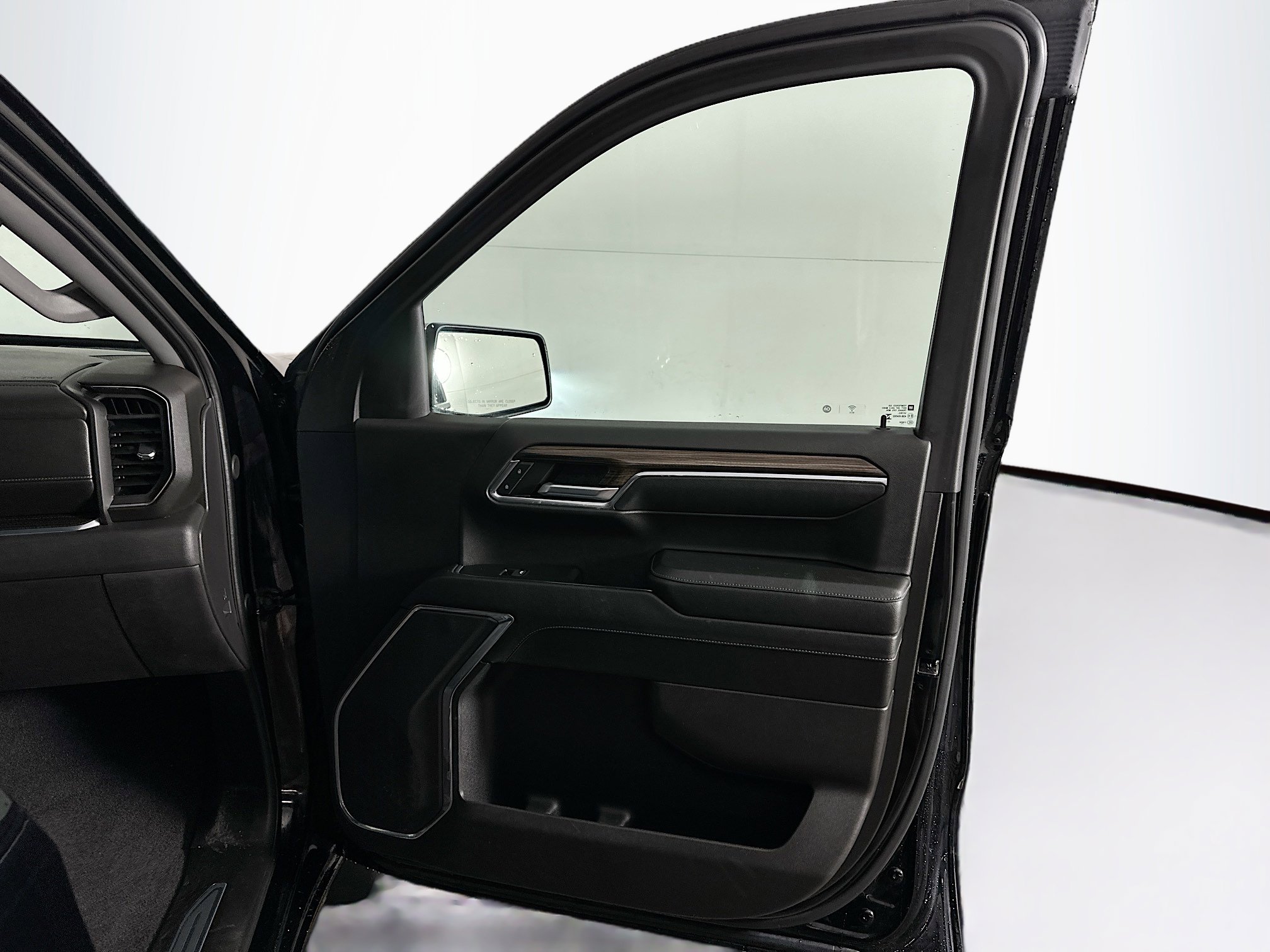 Used 2024 Chevrolet Silverado 1500 LT image 30