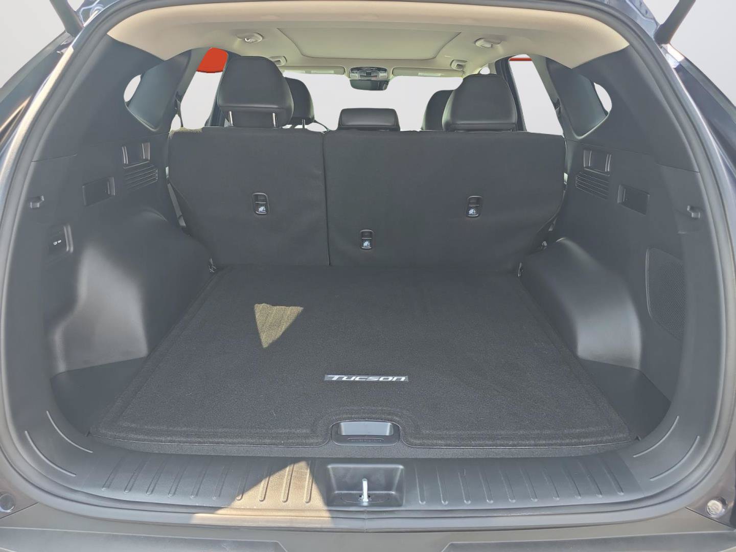 Used 2025 Hyundai Tucson Limited AWD/4WD image 14