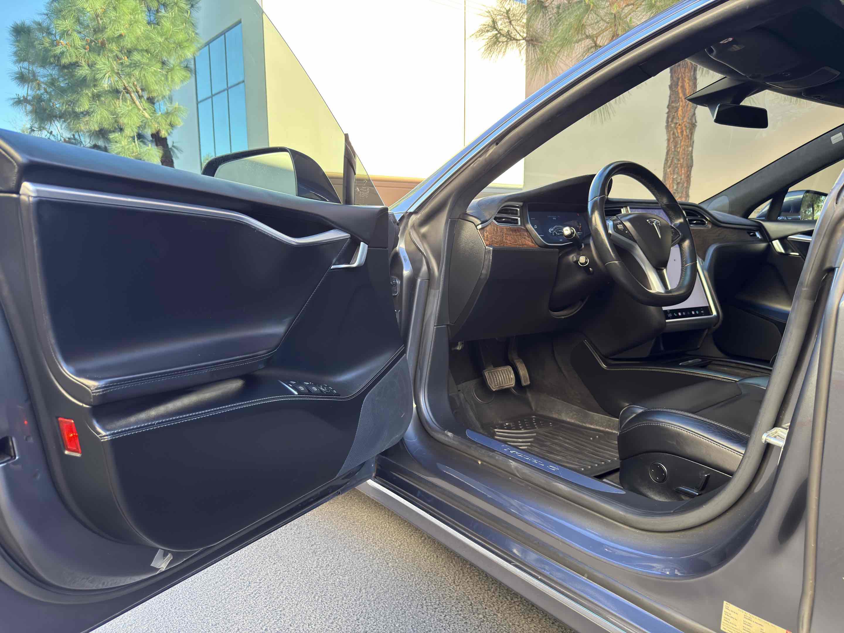 Used 2017 Tesla Model S 75 RWD image 30