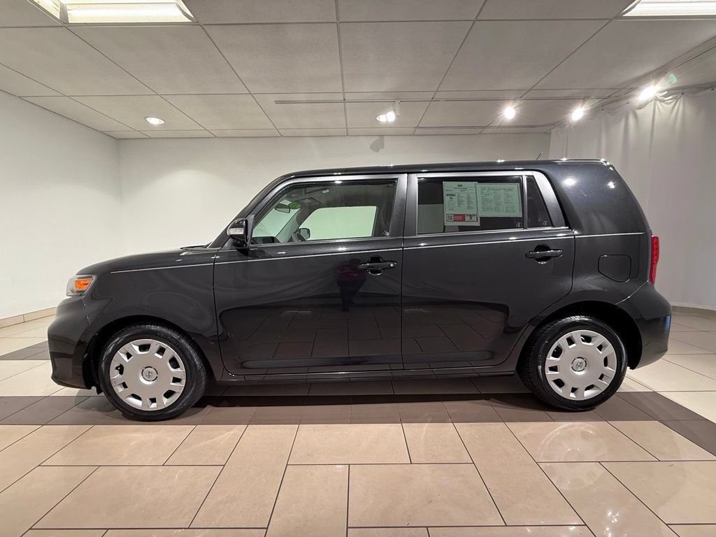 Used 2015 Scion xB FWD image 2