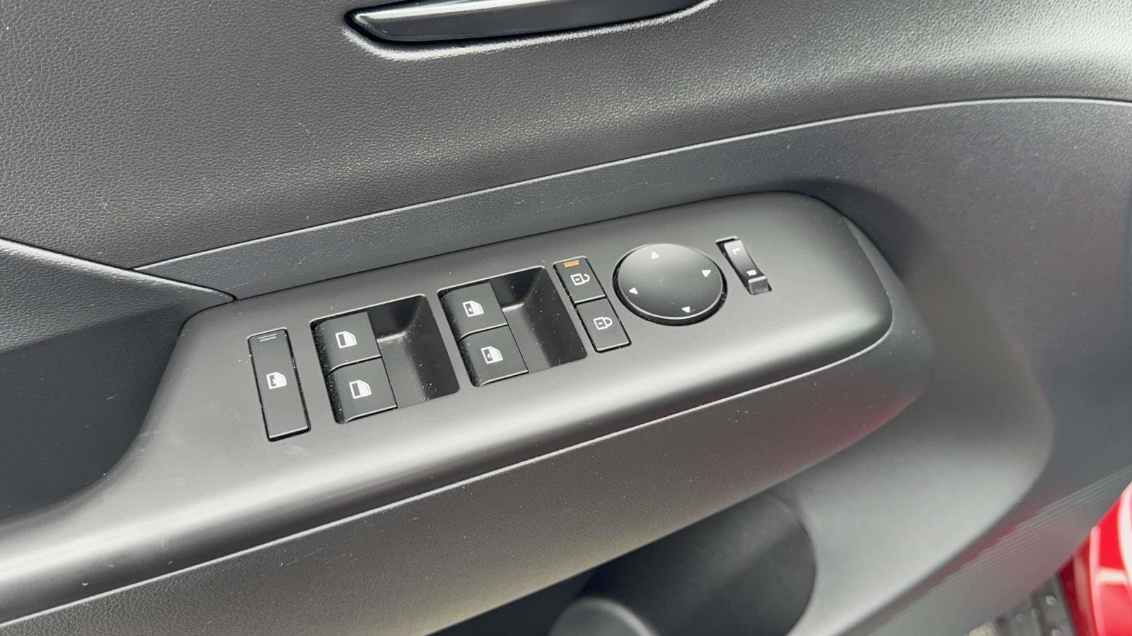 Used 2024 Hyundai Kona SEL w/ Convenience Package image 18