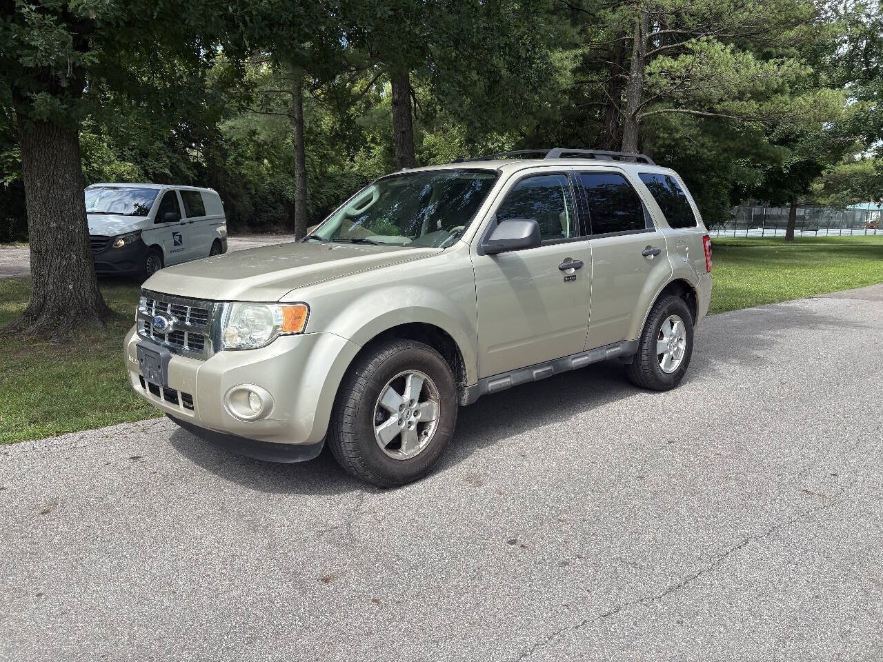 Used 2010 Ford Escape XLT FWD image 1