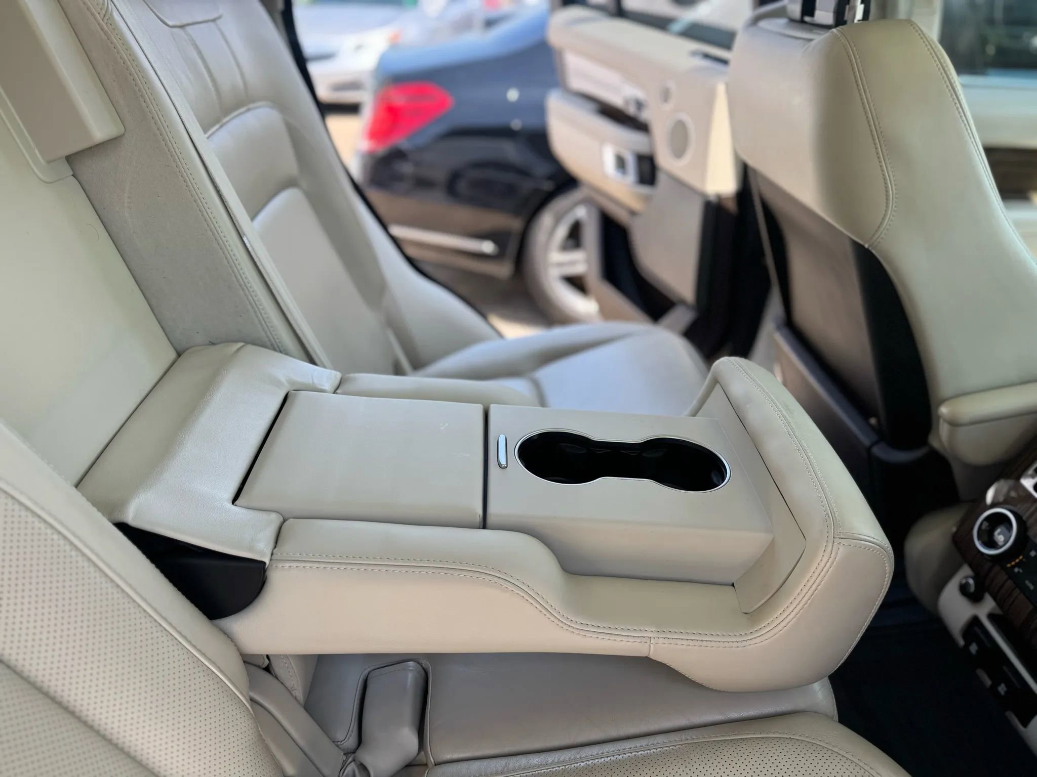 Used 2019 Land Rover Range Rover HSE image 11