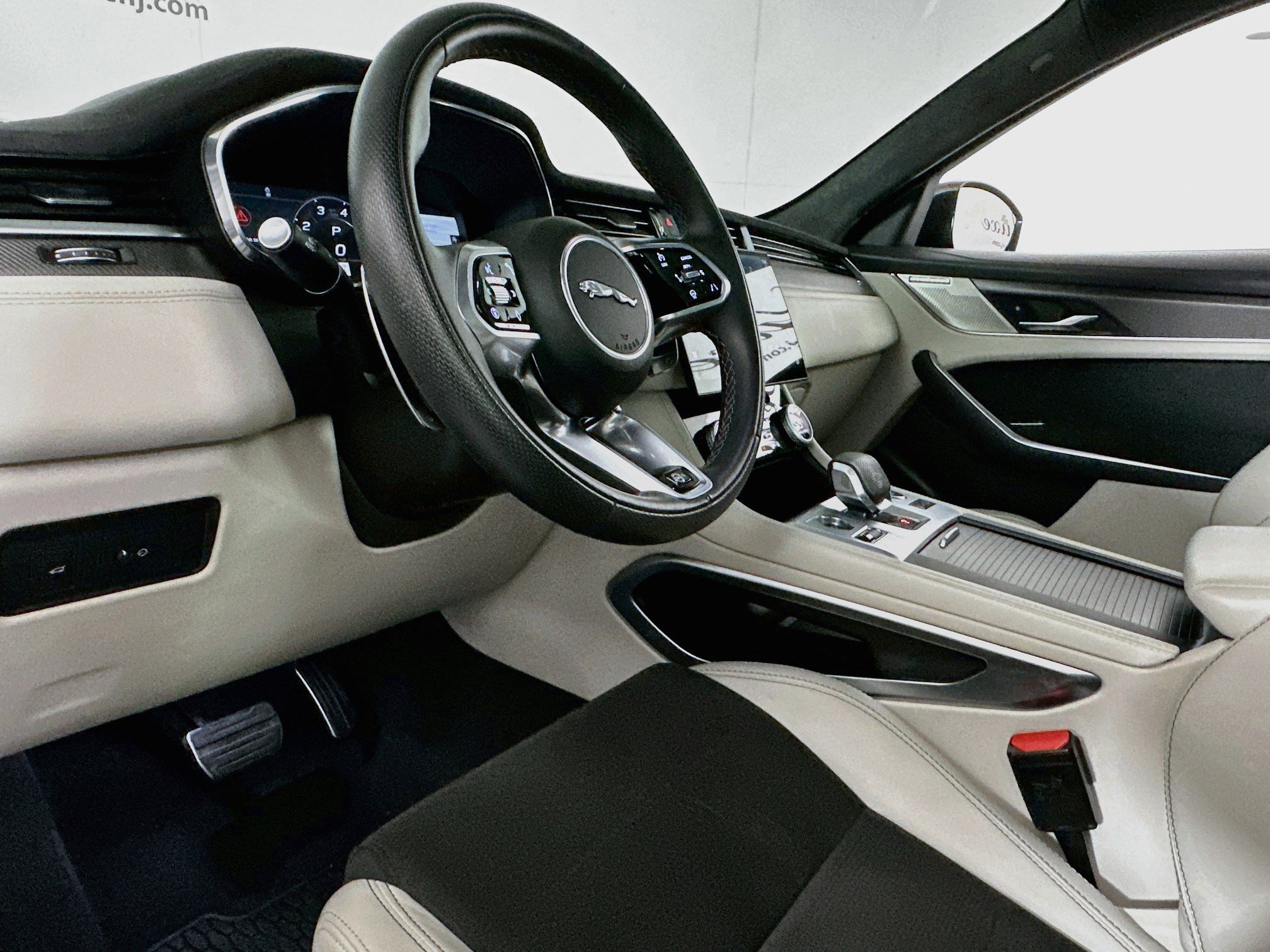 Used 2025 Jaguar F-PACE SVR AWD/4WD image 7