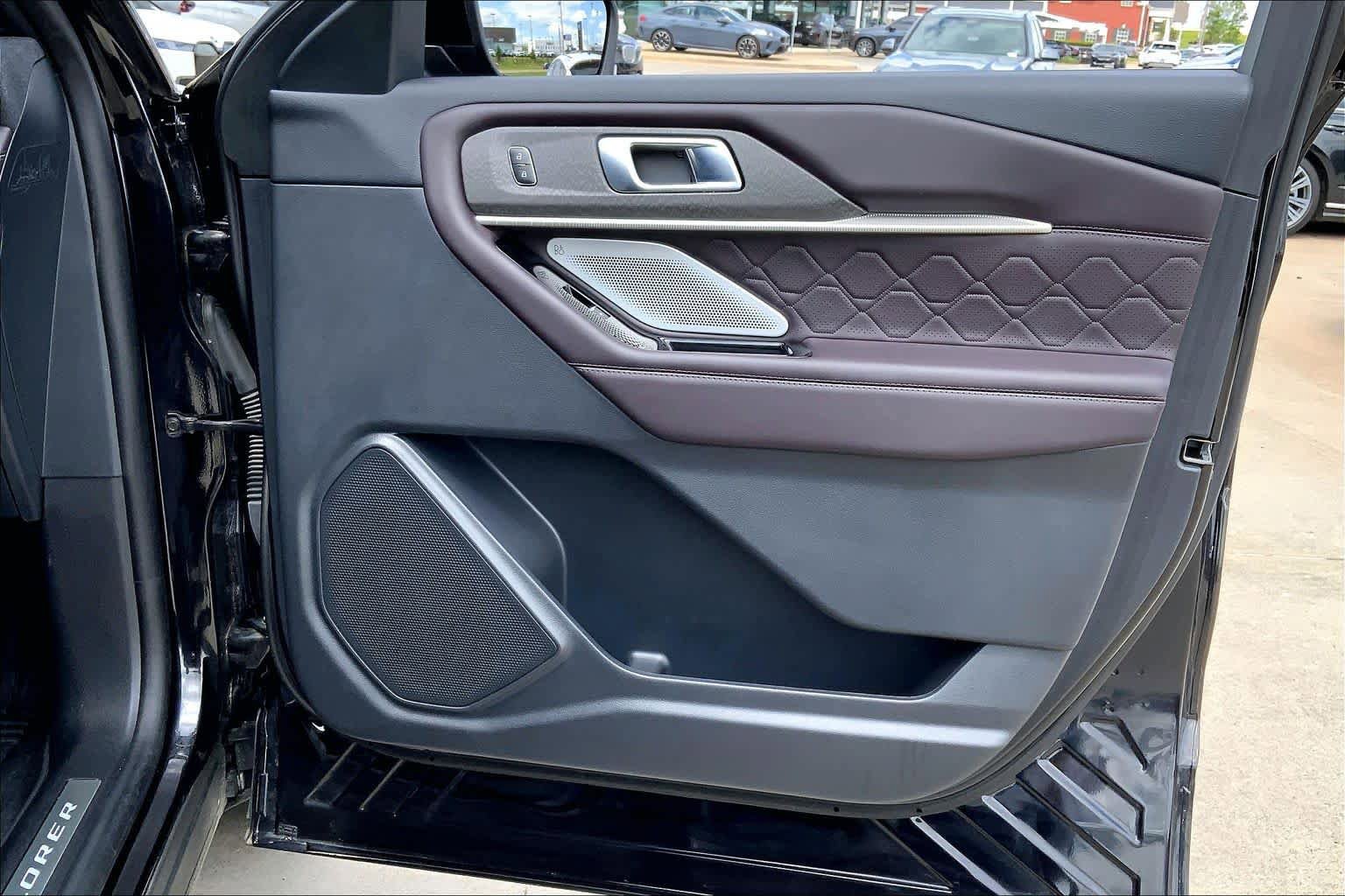 Used 2025 Ford Explorer Platinum w/ Ultimate Package AWD/4WD image 21