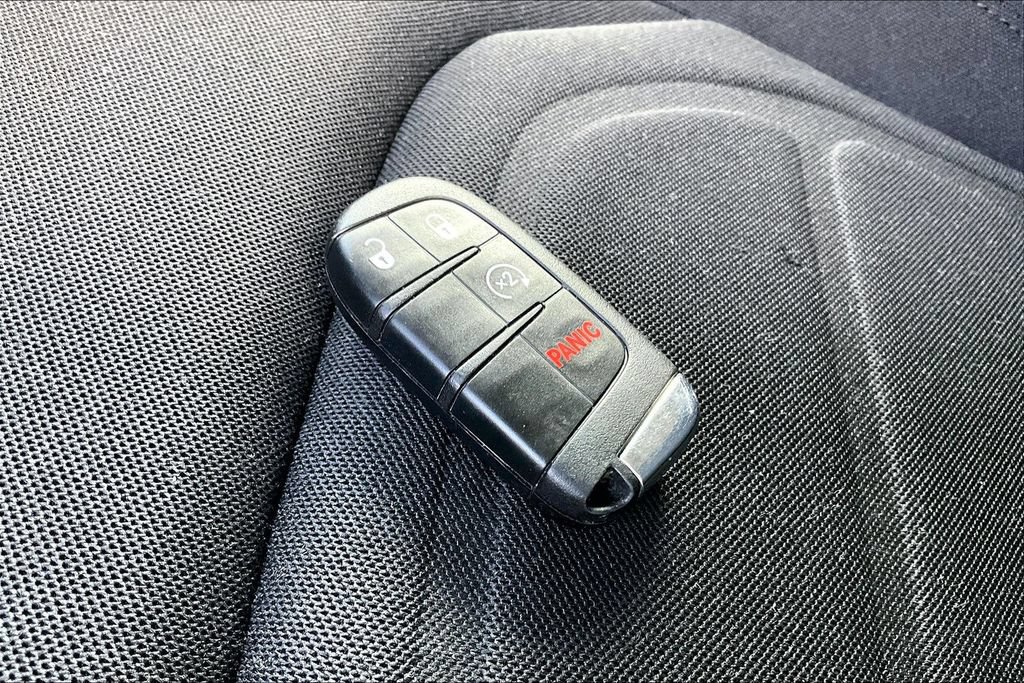 Used 2022 Jeep Renegade Latitude AWD/4WD image 34