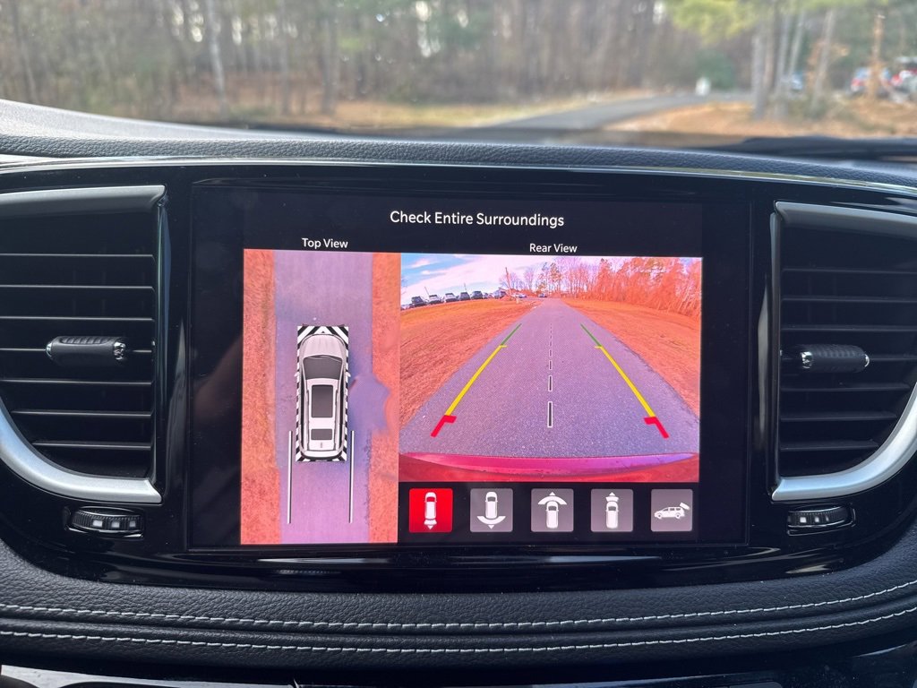 Used 2023 Chrysler Pacifica Touring-L w/ S Appearance Package image 18