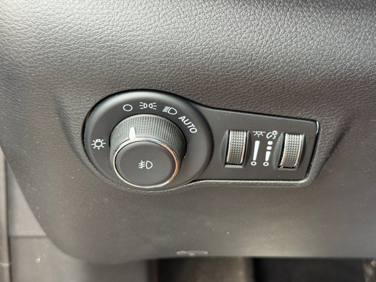 Used 2022 Jeep Compass Latitude w/ Sun and Sound Group AWD/4WD image 35