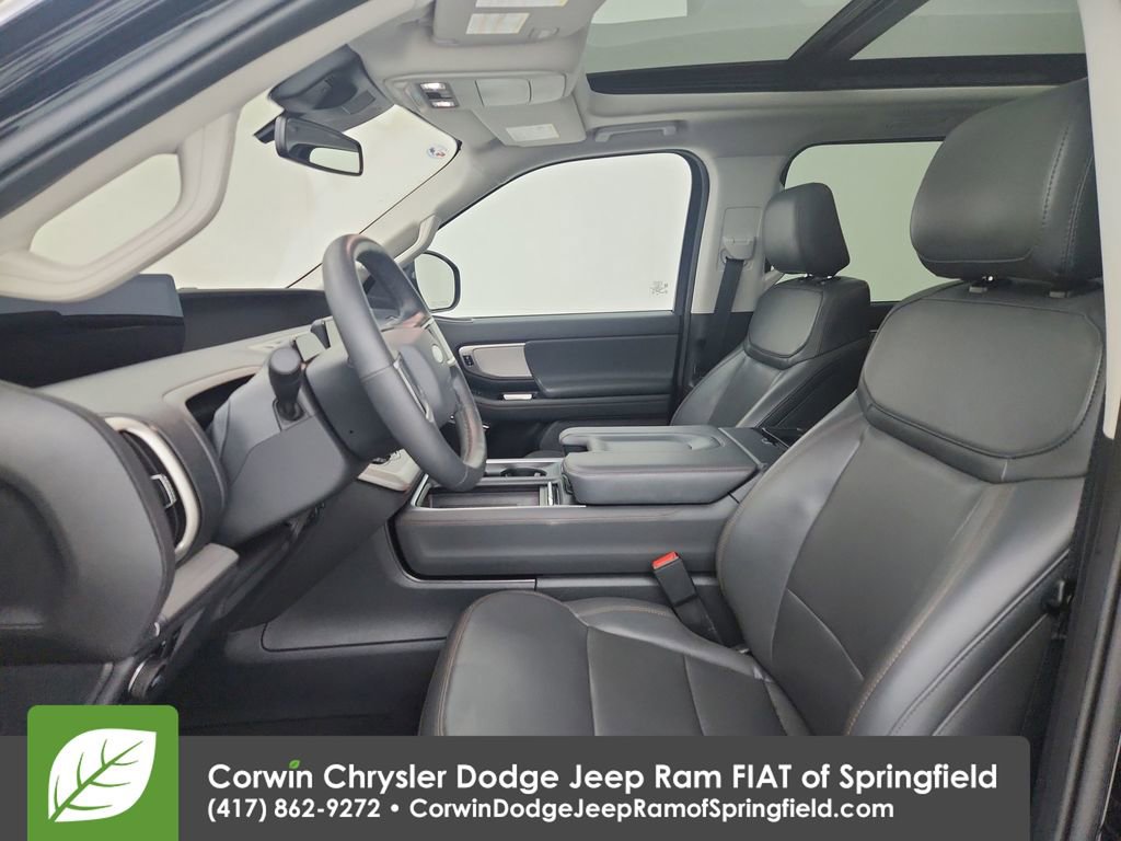 Used 2025 Ford Expedition Active AWD/4WD image 19