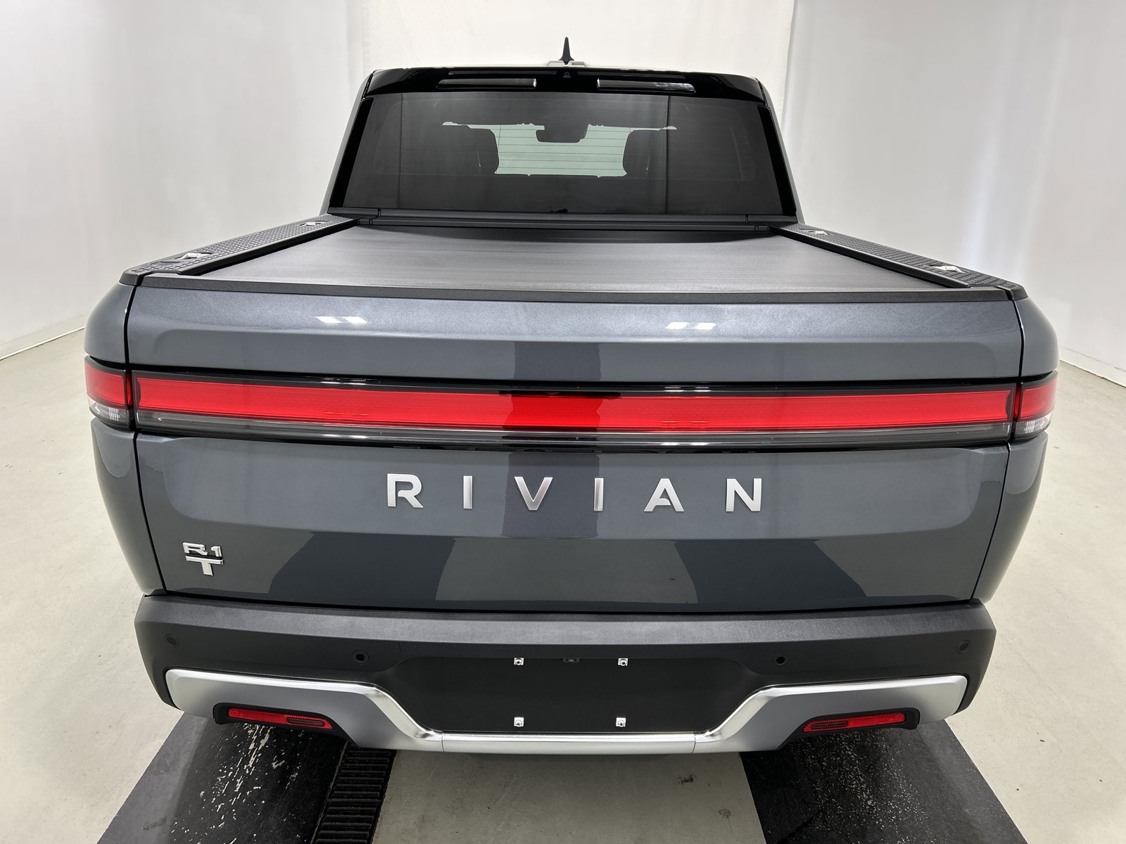 Used 2024 Rivian R1T Adventure AWD/4WD image 4