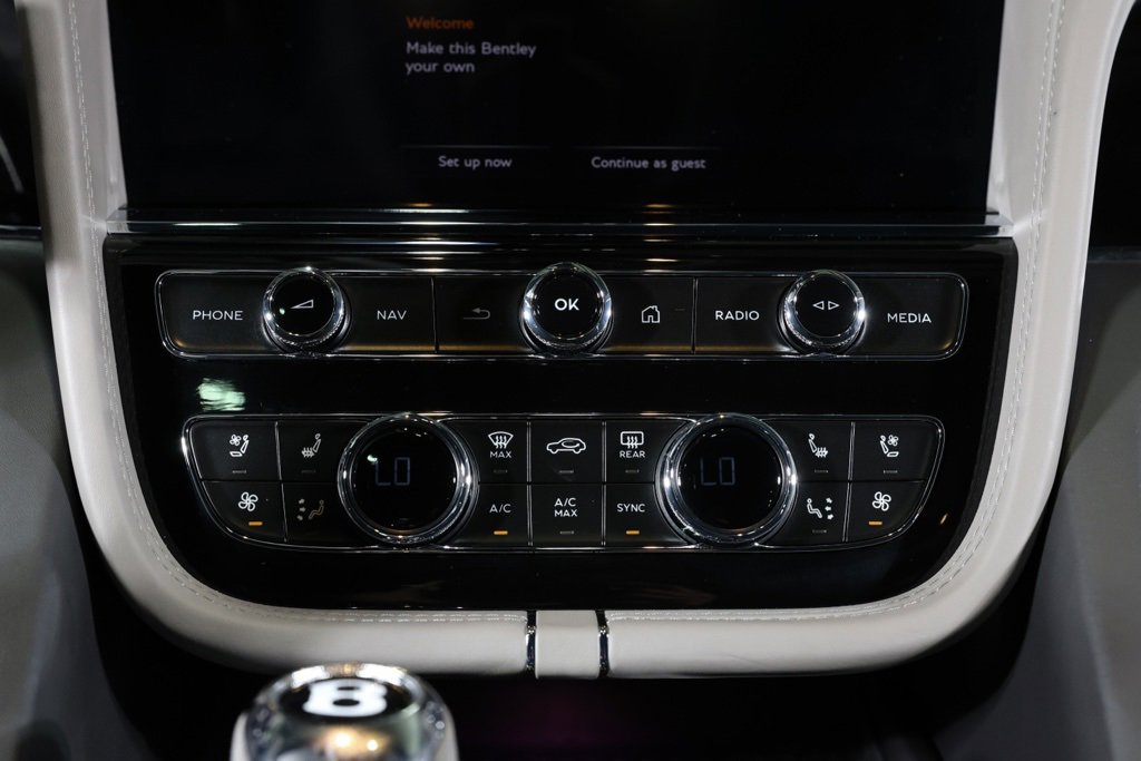 Used 2022 Bentley Bentayga image 28