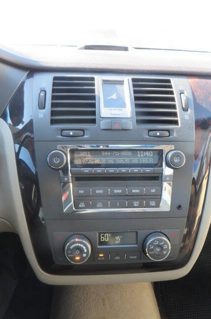 Used 2010 Cadillac DTS Luxury image 48