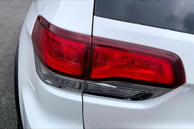 Used 2020 Jeep Grand Cherokee Limited AWD/4WD image 28
