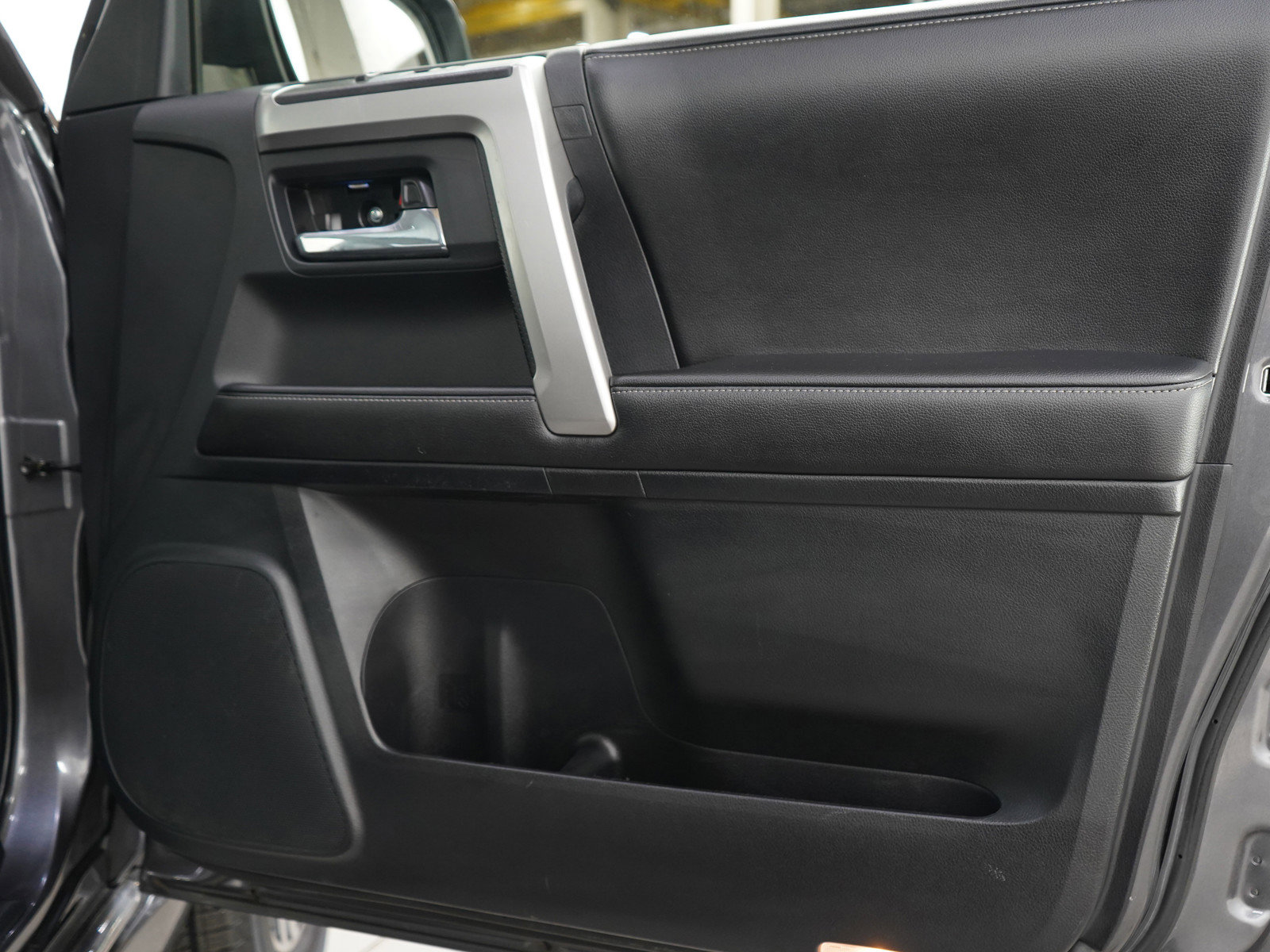 Used 2015 Toyota 4Runner Limited AWD/4WD image 11