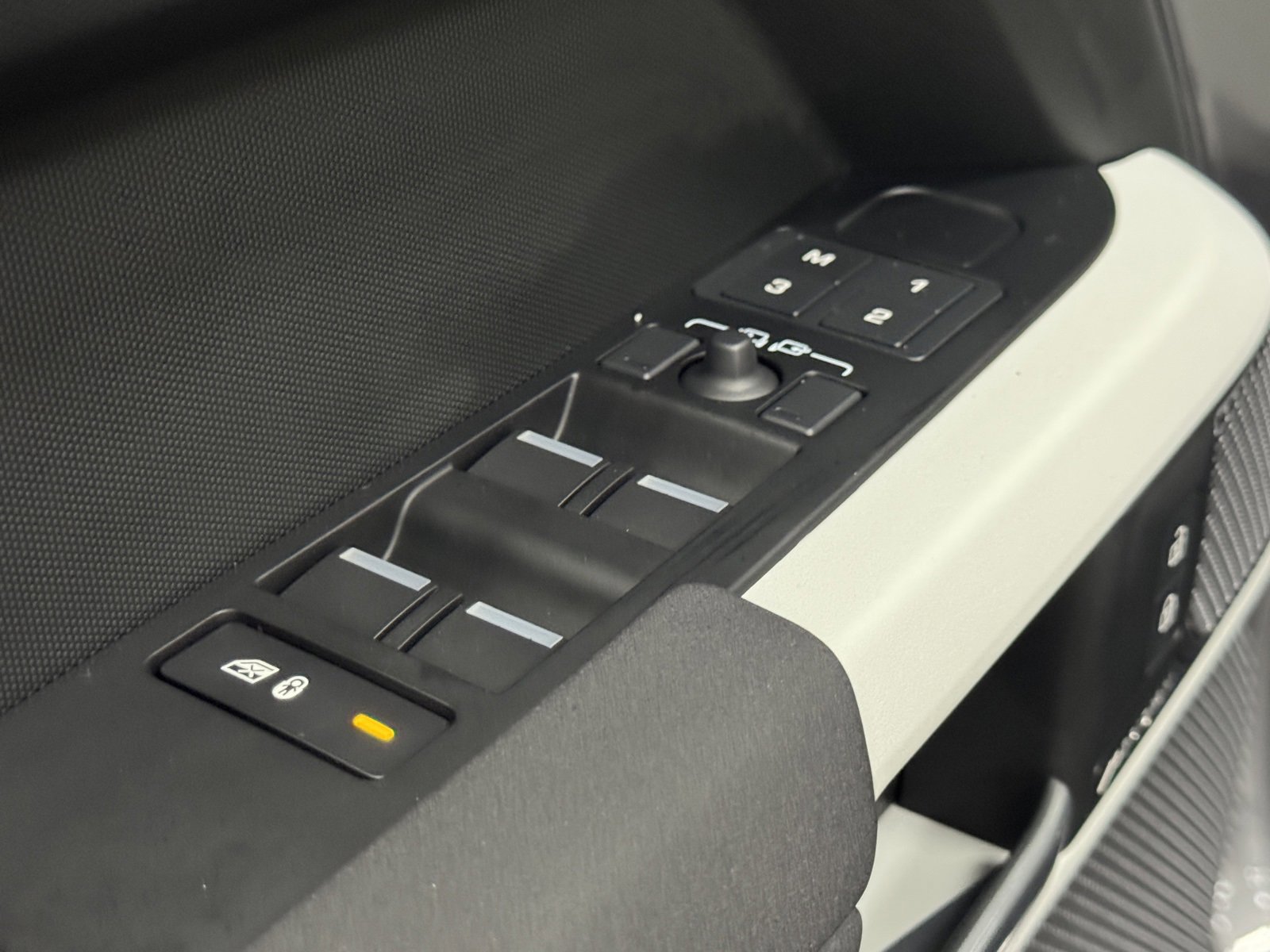 Used 2023 Land Rover Defender 110 S image 23