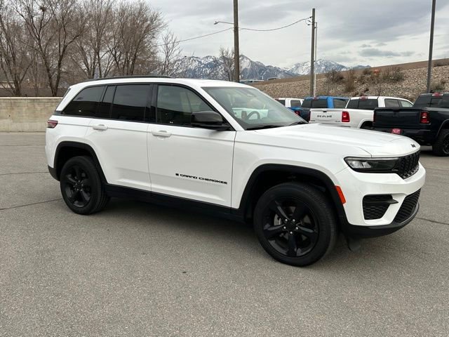 Used 2023 Jeep Grand Cherokee Altitude image 10