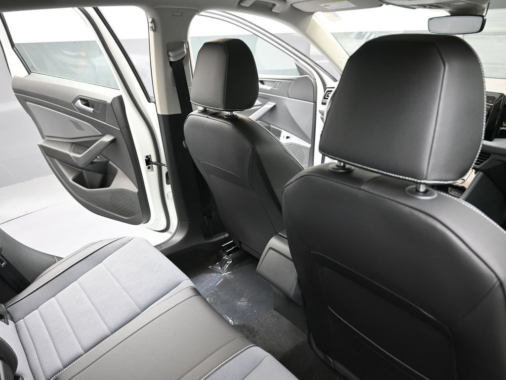 Used 2026 Volkswagen Jetta SE FWD image 15