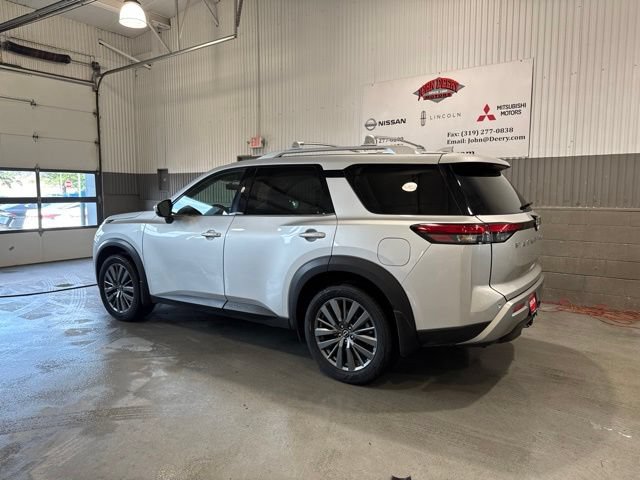 Certified 2024 Nissan Pathfinder SL w/ SL Premium Package AWD/4WD image 8