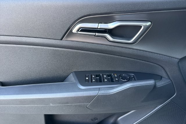 New 2027 Kia Sportage LX FWD image 12