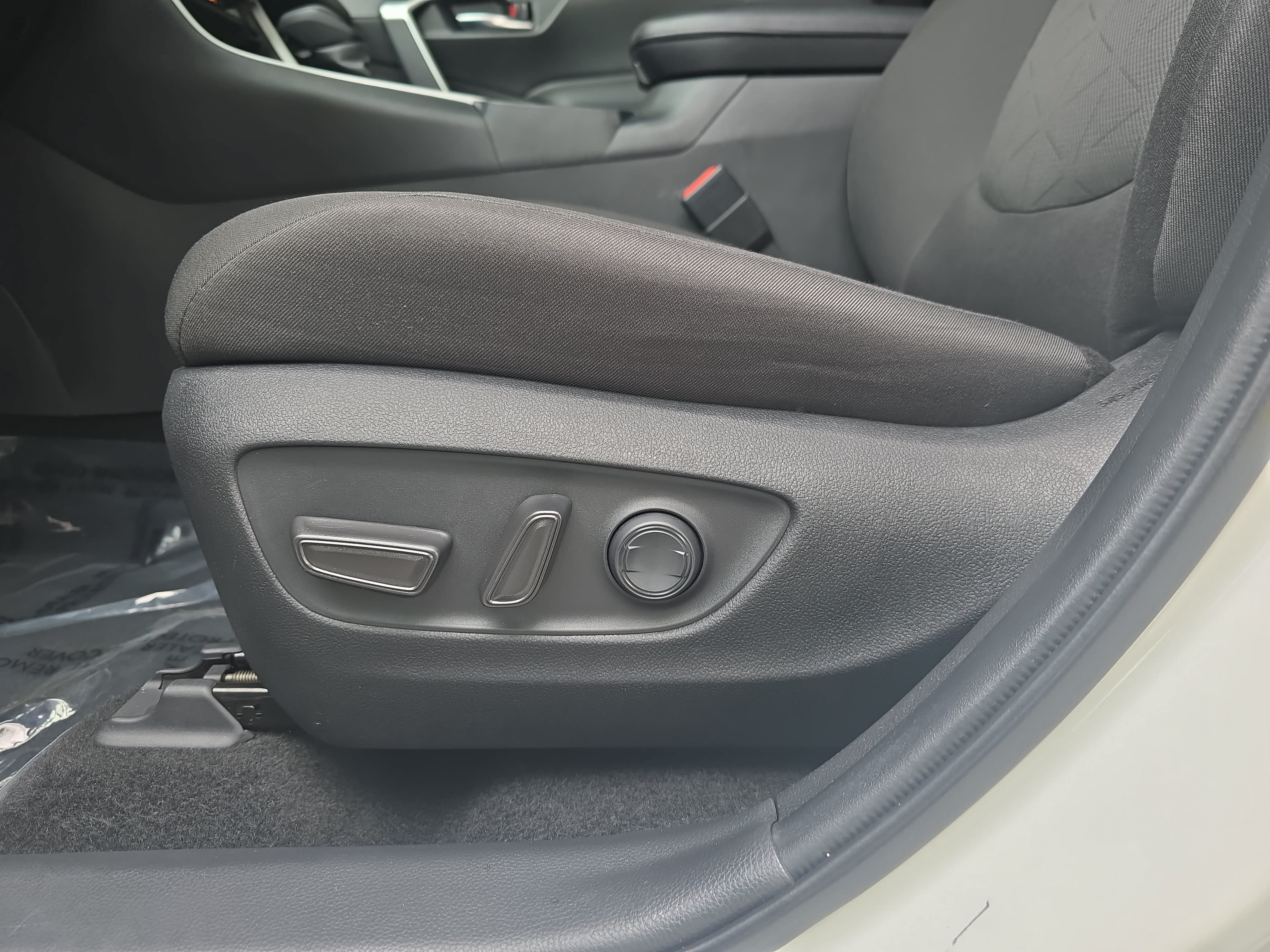 Used 2024 Toyota RAV4 XLE w/ Convenience Package FWD image 28