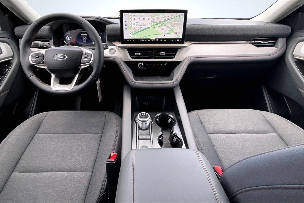 New 2026 Ford Explorer Active RWD image 5