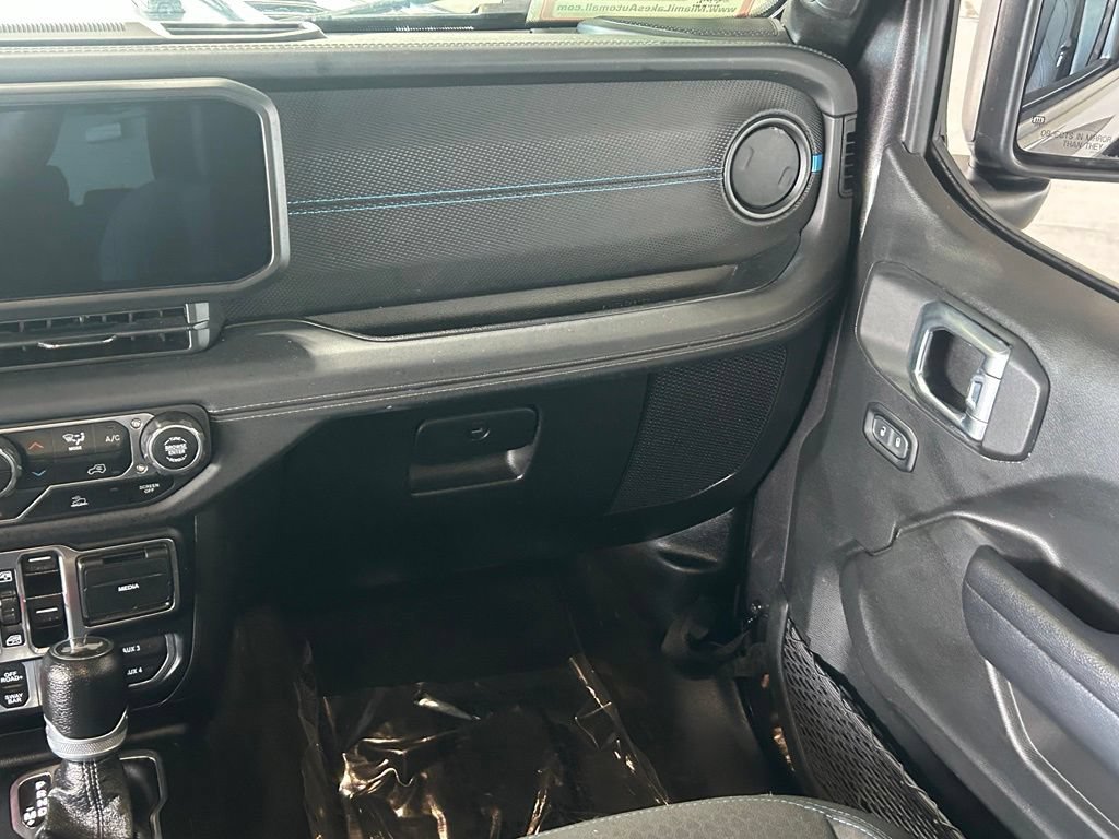 Used 2024 Jeep Wrangler Unlimited Rubicon 4xe AWD/4WD image 11