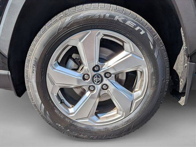 Used 2021 Toyota RAV4 XLE Premium AWD/4WD image 21