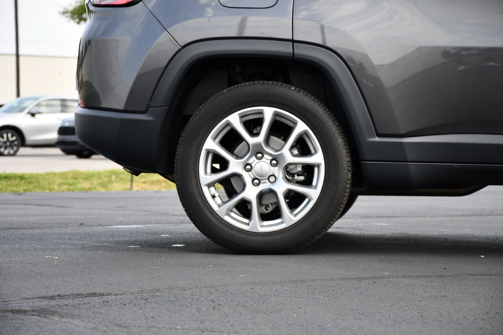 Used 2023 Jeep Compass Latitude AWD/4WD image 10