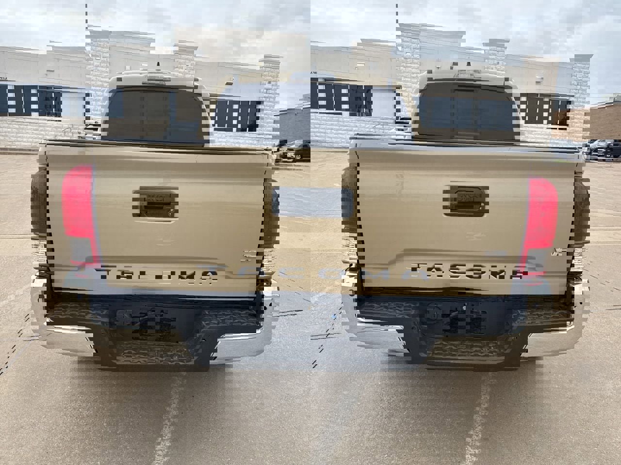 Used 2017 Toyota Tacoma SR5 w/ Tow Package RWD image 6