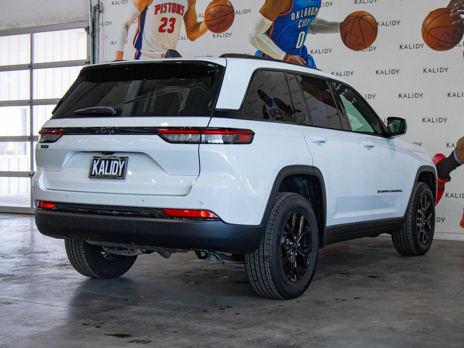 Used 2025 Jeep Grand Cherokee Altitude image 26