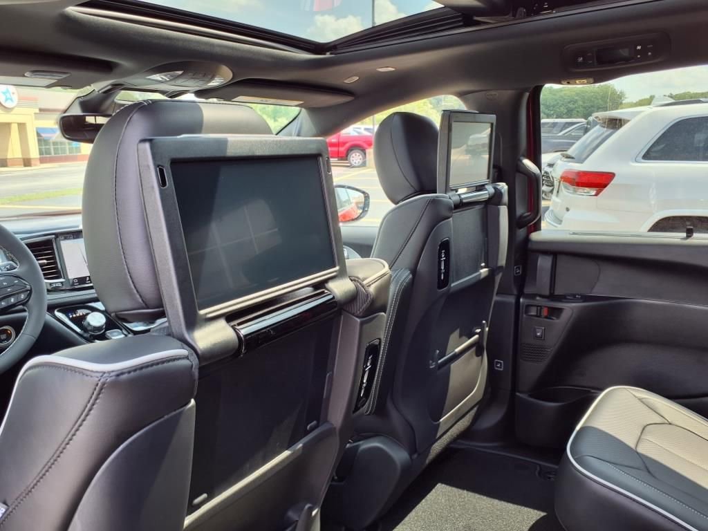 New 2026 Chrysler Pacifica Limited image 23