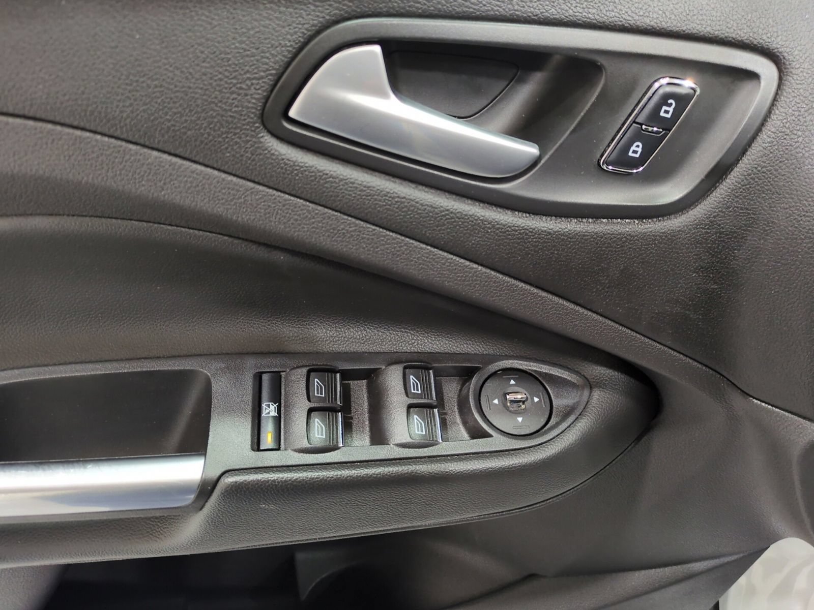 Used 2015 Ford Escape SE w/ Equipment Group 201A FWD image 19