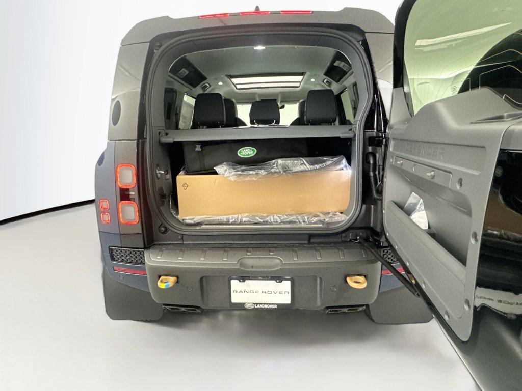 New 2026 Land Rover Defender 110 OCTA AWD/4WD image 27