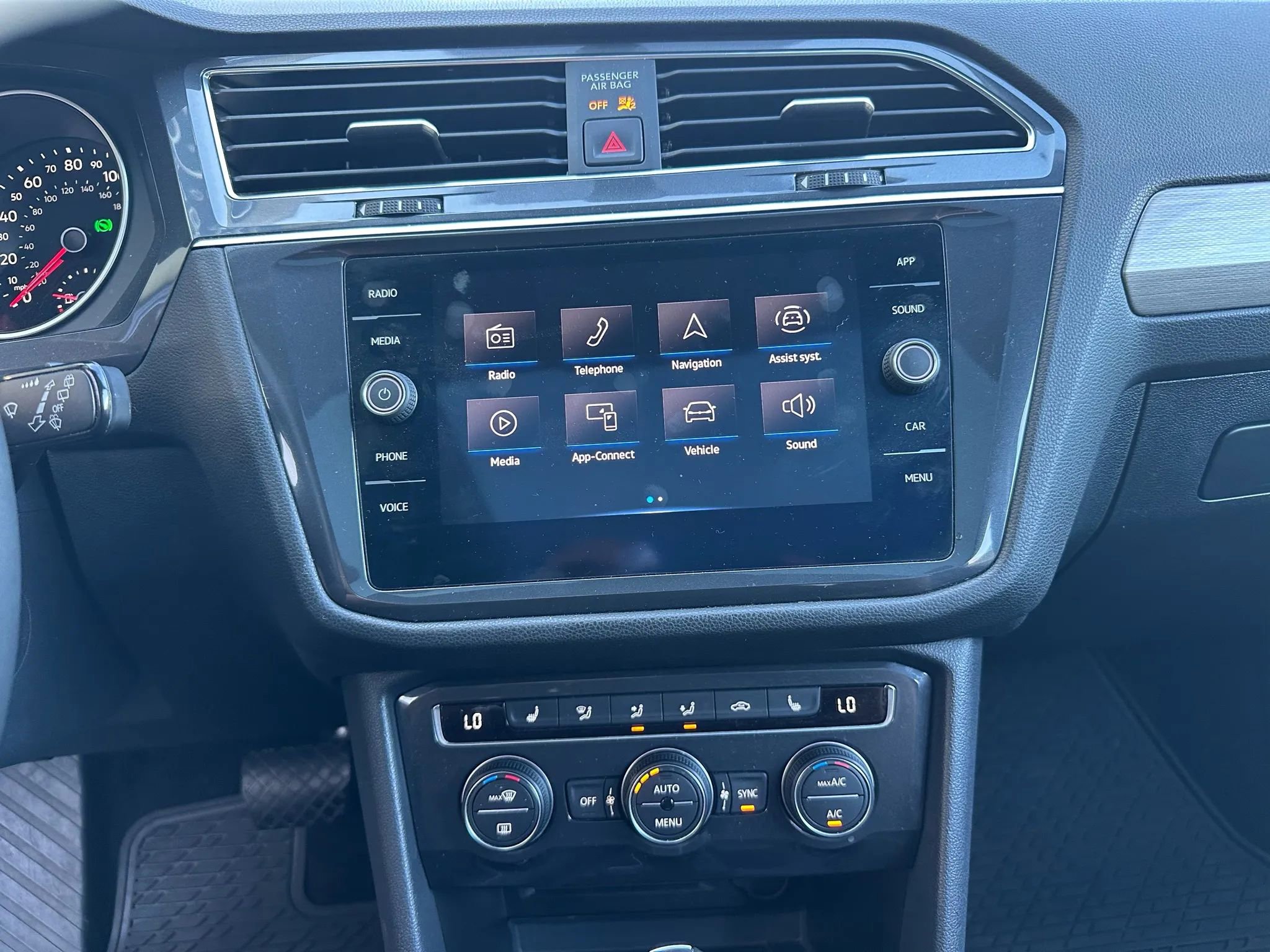 Used 2021 Volkswagen Tiguan SE w/ Panoramic Sunroof Package image 19