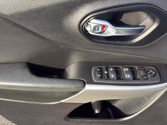 Used 2022 Jeep Cherokee Latitude w/ Sun & Sound Group image 14