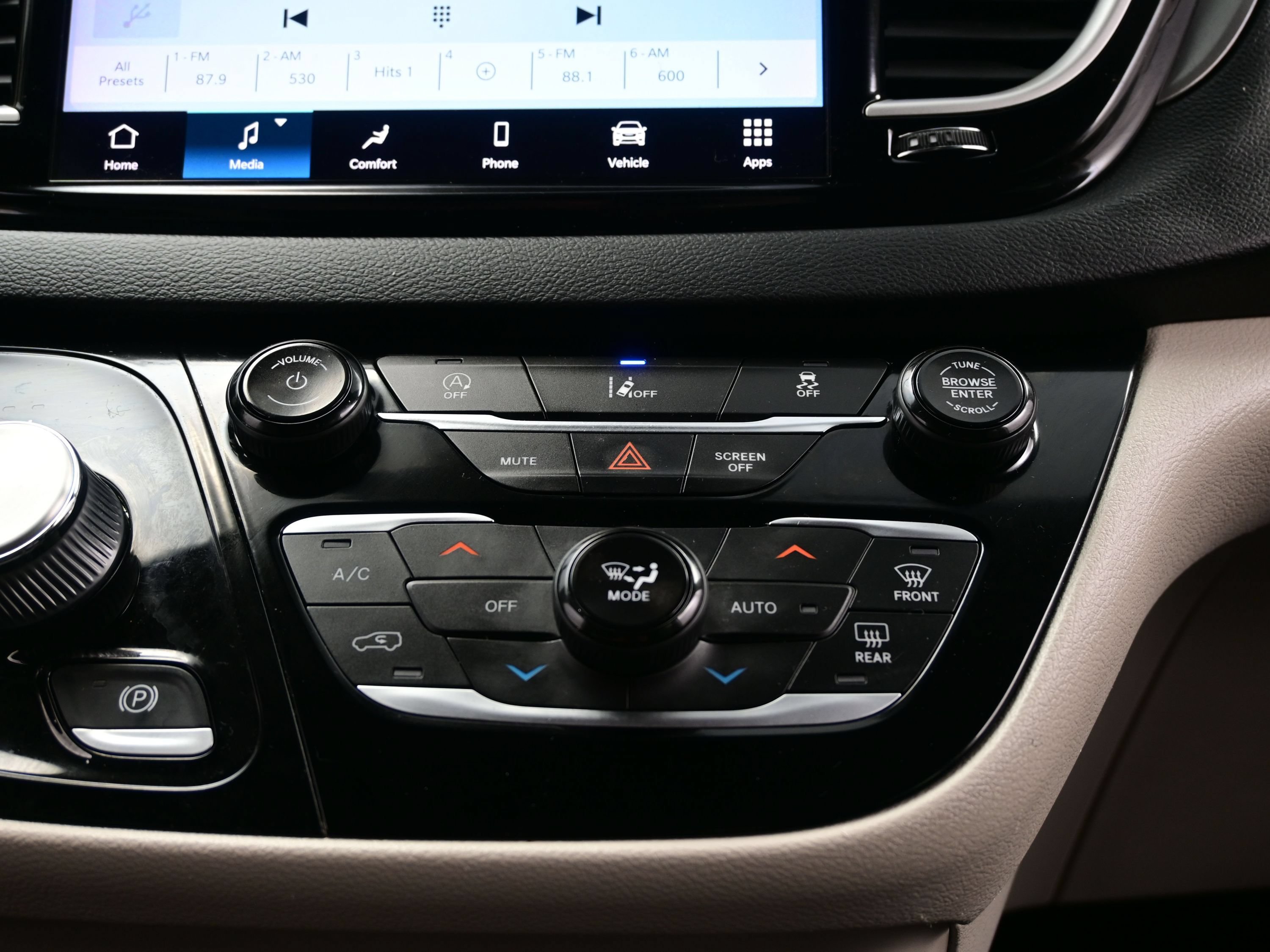 Used 2022 Chrysler Pacifica Touring-L FWD image 24