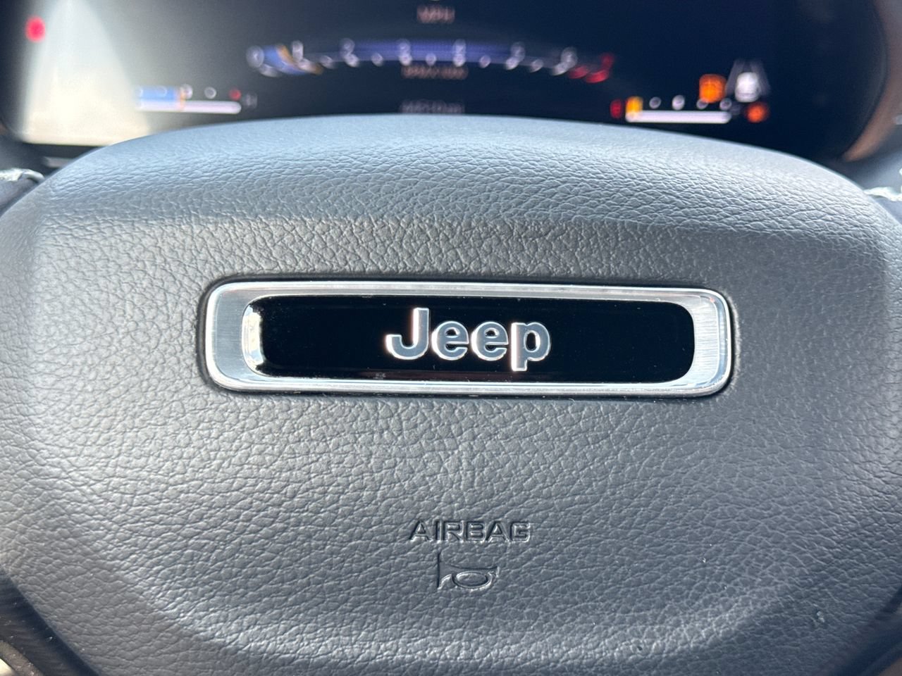 Used 2023 Jeep Grand Cherokee Altitude AWD/4WD image 28