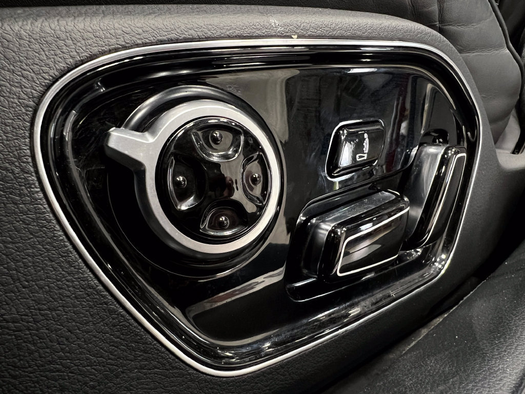 Used 2015 Audi S8 AWD/4WD image 19
