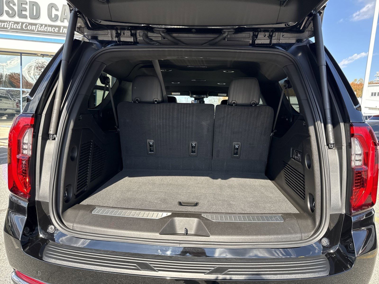 Used 2025 GMC Yukon XL Denali image 26