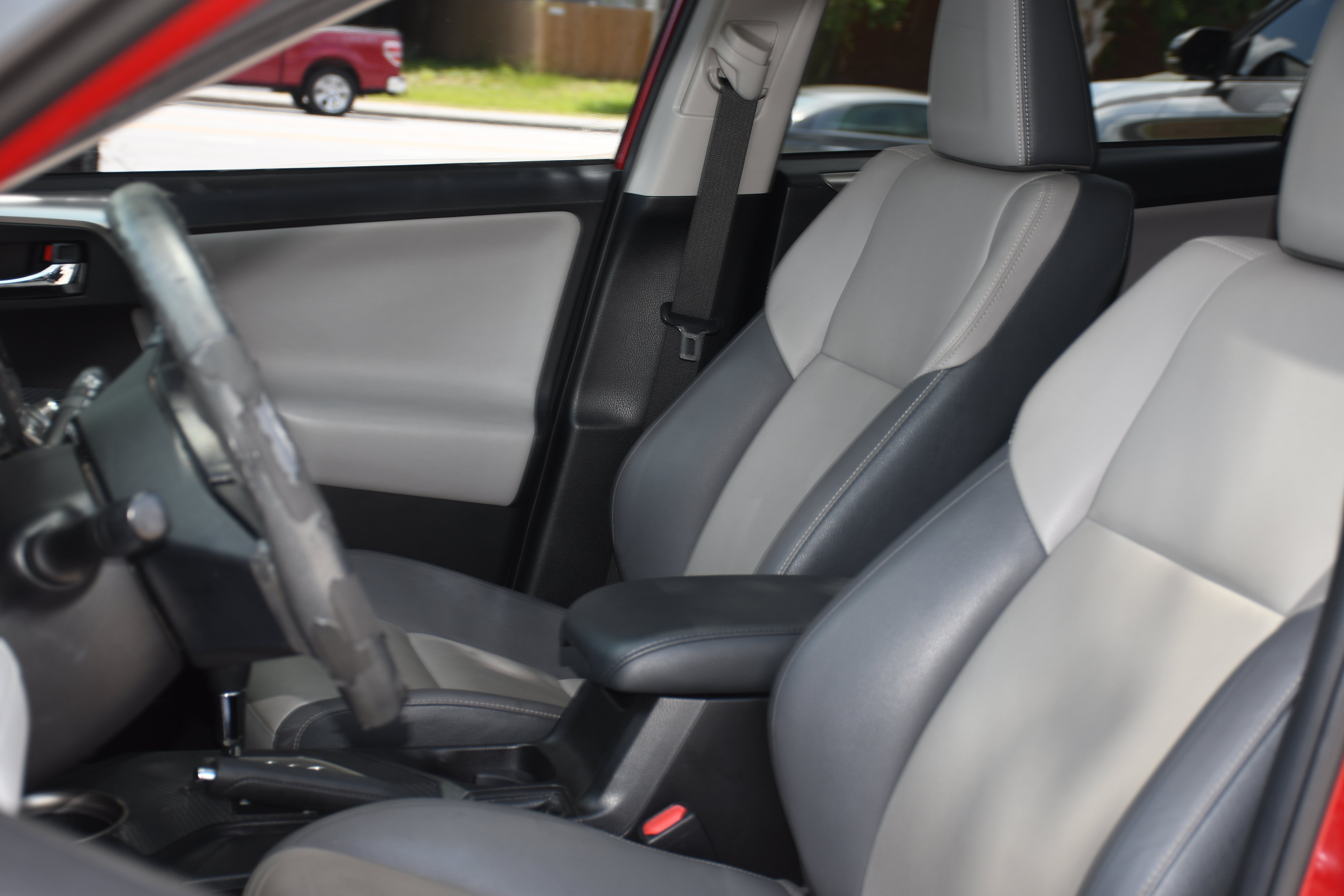 Used 2015 Toyota RAV4 Limited w/ Outdoor Package FWD image 13