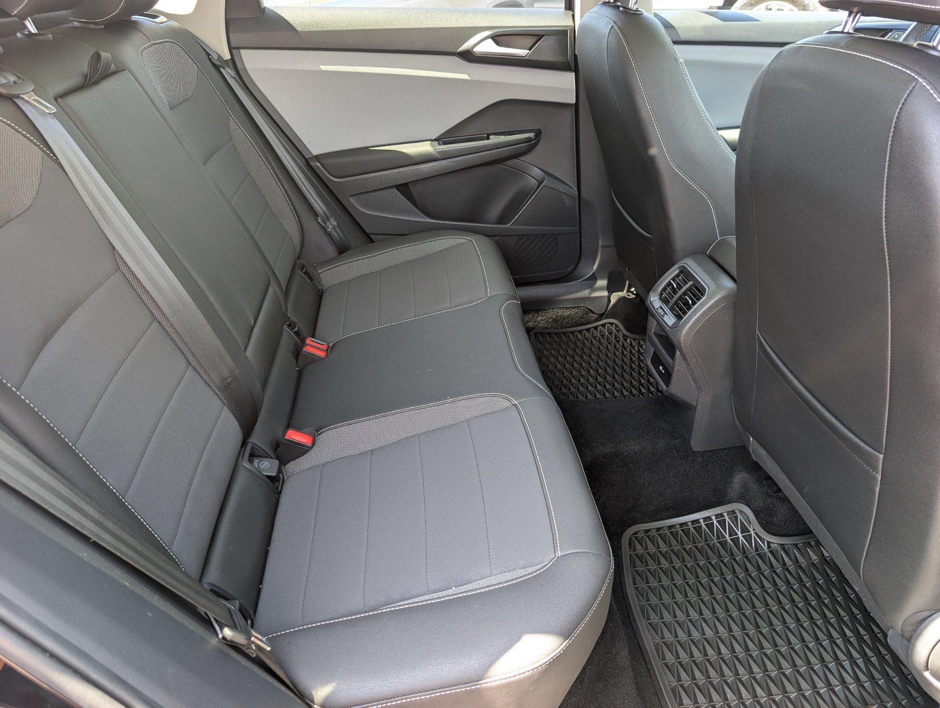 Used 2023 Volkswagen Taos SE FWD image 13