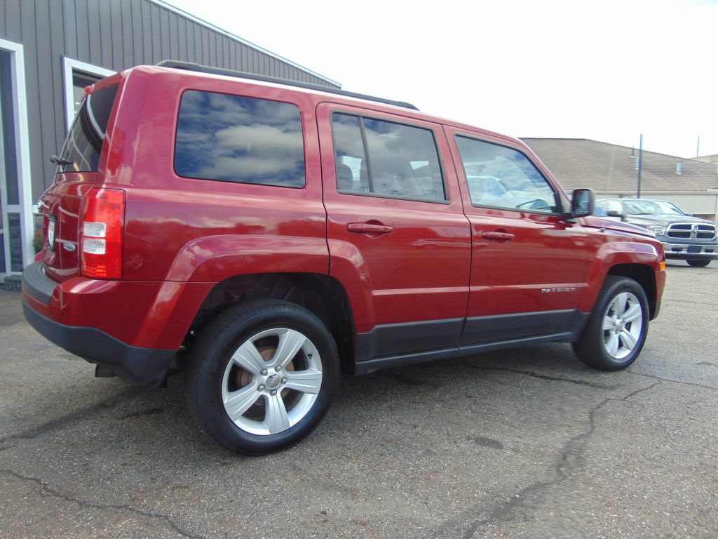 Used 2014 Jeep Patriot Latitude FWD image 9