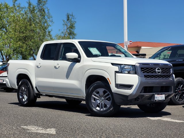 Used 2025 Nissan Frontier SV AWD/4WD image 2