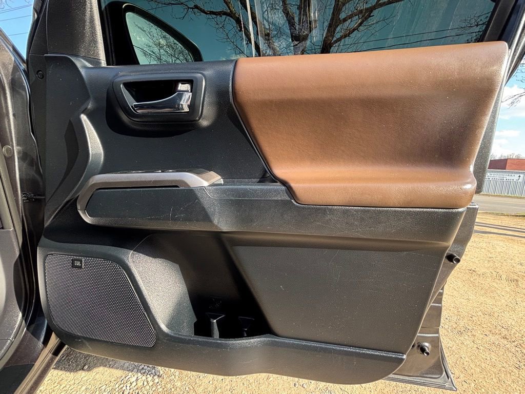 Used 2016 Toyota Tacoma Limited w/ Exterior Package image 18
