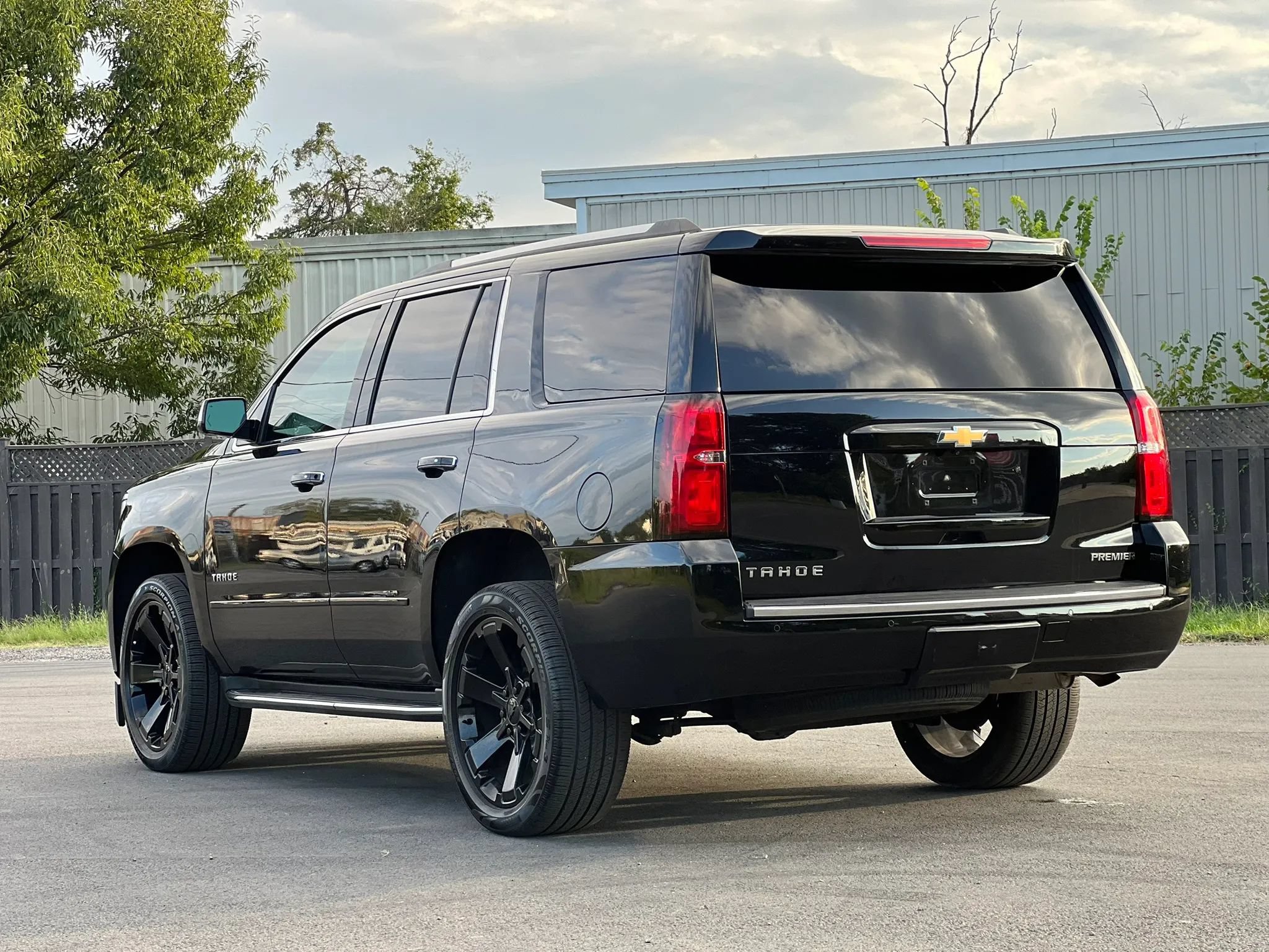 Used 2020 Chevrolet Tahoe Premier AWD/4WD image 3