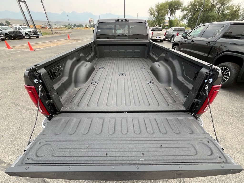 New 2026 RAM 3500 Laramie AWD/4WD image 17