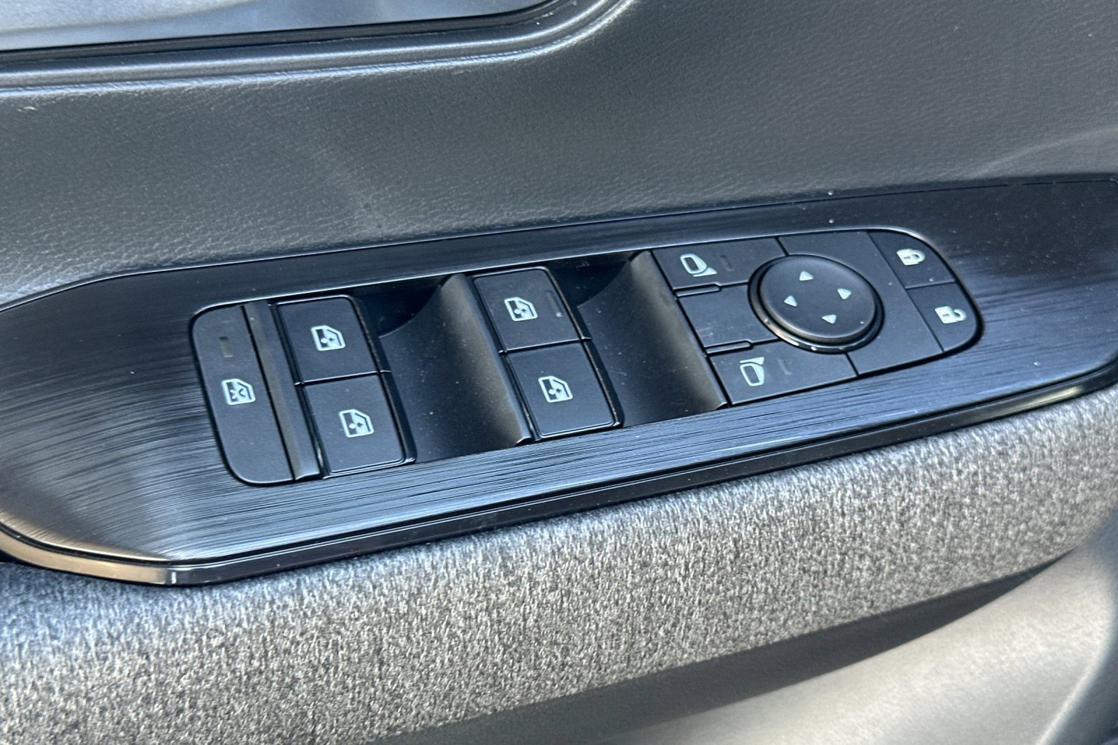 New 2027 Nissan Kicks SV w/ Cold Weather Package FWD image 13