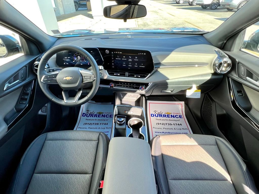 New 2026 Chevrolet Equinox LT w/ Convenience Package II image 2