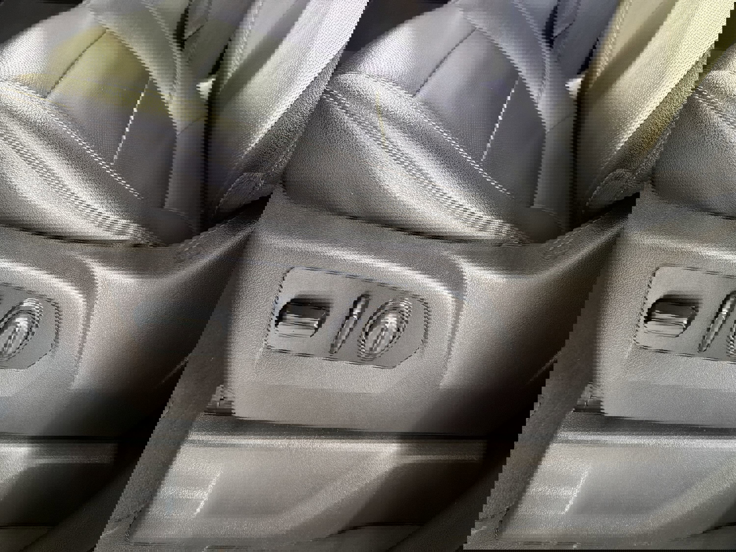 Used 2021 Chevrolet Silverado 1500 LTZ w/ Z71 Off-Road Package image 11