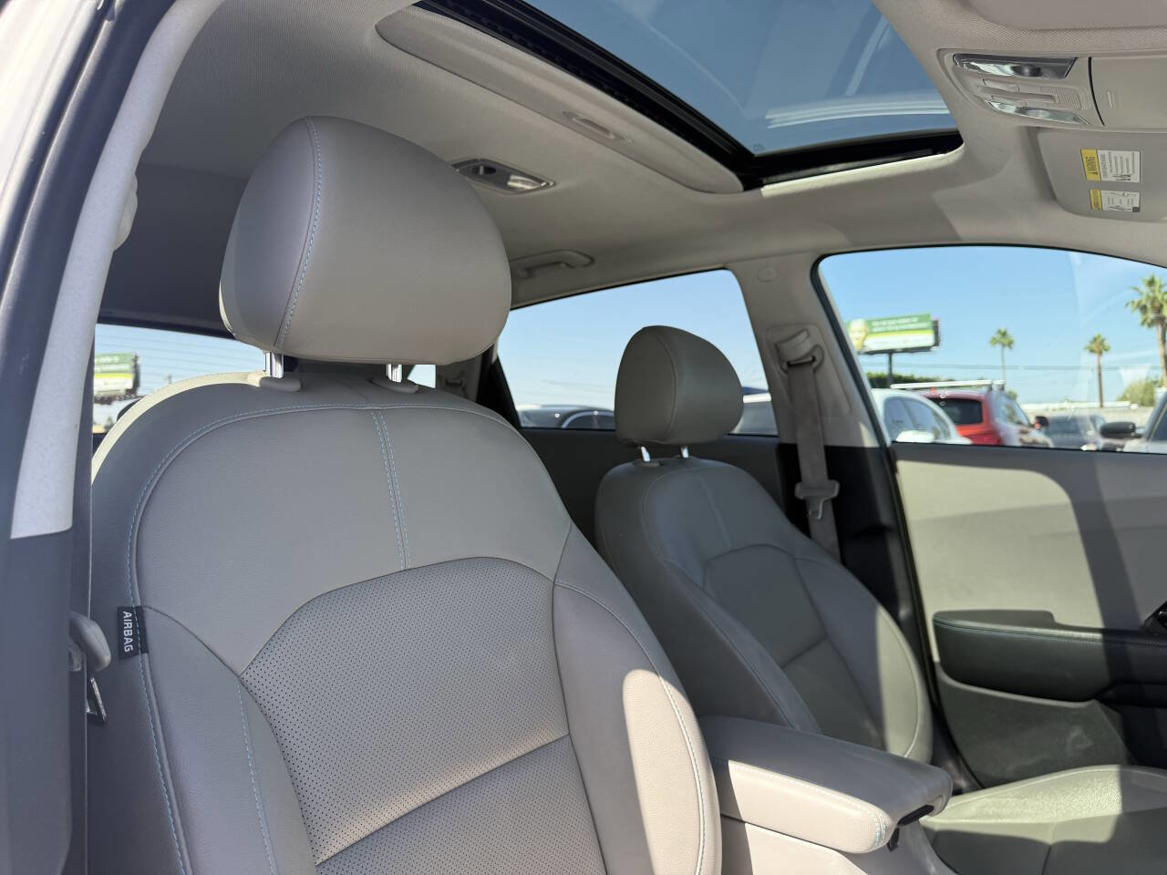 Used 2022 Kia Niro EX Premium image 32